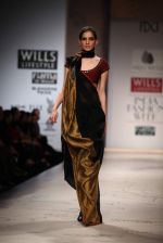 Model walks the ramp for Anju Modi at Wills Lifestyle India Fashion Week Autumn Winter 2012 Day 1 on 15th Feb 2012 (58).JPG