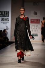 Model walks the ramp for Anju Modi at Wills Lifestyle India Fashion Week Autumn Winter 2012 Day 1 on 15th Feb 2012 (61).JPG