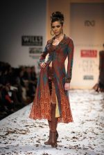 Model walks the ramp for Kavita Bhartia at Wills Lifestyle India Fashion Week Autumn Winter 2012 Day 2 on 16th Feb 2012 (32).JPG