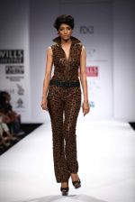 Model walks the ramp for Mynah_s Reynu Tandon at Wills Lifestyle India Fashion Week Autumn Winter 2012 Day 5 on 19th Feb 2012 (14).JPG