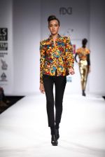 Model walks the ramp for Mynah_s Reynu Tandon at Wills Lifestyle India Fashion Week Autumn Winter 2012 Day 5 on 19th Feb 2012 (82).JPG