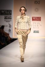 Model walks the ramp for Niharika, Ritu Pande at Wills Lifestyle India Fashion Week Autumn Winter 2012 Day 5 on 19th Feb 2012 (119).JPG