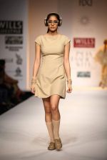 Model walks the ramp for Niharika, Ritu Pande at Wills Lifestyle India Fashion Week Autumn Winter 2012 Day 5 on 19th Feb 2012 (127).JPG