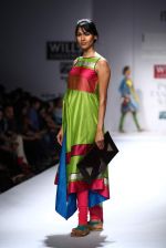Model walks the ramp for Priyadarshini Rao, Sonam Dubal at Wills Lifestyle India Fashion Week Autumn Winter 2012 Day 4 on 18th Feb 2012 (11).JPG