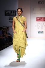Model walks the ramp for Priyadarshini Rao, Sonam Dubal at Wills Lifestyle India Fashion Week Autumn Winter 2012 Day 4 on 18th Feb 2012 (5).JPG