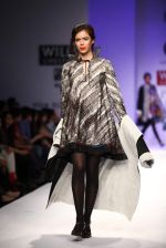 Model walks the ramp for Priyadarshini Rao, Sonam Dubal at Wills Lifestyle India Fashion Week Autumn Winter 2012 Day 4 on 18th Feb 2012 (61).JPG