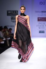 Model walks the ramp for Rahul Mishra at Wills Lifestyle India Fashion Week Autumn Winter 2012 Day 4 on 18th Feb 2012 (16).JPG
