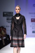 Model walks the ramp for Rahul Mishra at Wills Lifestyle India Fashion Week Autumn Winter 2012 Day 4 on 18th Feb 2012 (20).JPG