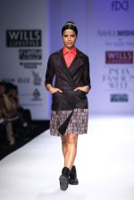 Model walks the ramp for Rahul Mishra at Wills Lifestyle India Fashion Week Autumn Winter 2012 Day 4 on 18th Feb 2012 (21).JPG