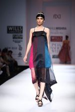 Model walks the ramp for Rahul Mishra at Wills Lifestyle India Fashion Week Autumn Winter 2012 Day 4 on 18th Feb 2012 (75).JPG