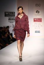 Model walks the ramp for Raj Shroff, Rehane at Wills Lifestyle India Fashion Week Autumn Winter 2012 Day 5 on 19th Feb 2012 (42).JPG