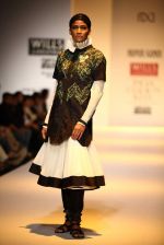 Model walks the ramp for Shantanu Singh, Nupur Kanoi,Vaishali S at Wills Lifestyle India Fashion Week Autumn Winter 2012 Day 2 on 16th Feb  (69).JPG