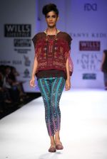 Model walks the ramp for Sulakshana, Tanvi Kedia at Wills Lifestyle India Fashion Week Autumn Winter 2012 Day 5 on 19th Feb 2012 (97).JPG