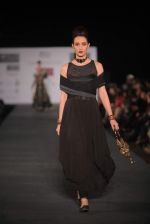 Model walks the ramp for Tarun Tahiliani at Wills Lifestyle India Fashion Week Autumn Winter 2012 Day 2 on 16th Feb 2012 (117).JPG