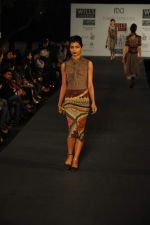 Model walks the ramp for Tarun Tahiliani at Wills Lifestyle India Fashion Week Autumn Winter 2012 Day 2 on 16th Feb 2012 (2).JPG