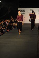 Model walks the ramp for Tarun Tahiliani at Wills Lifestyle India Fashion Week Autumn Winter 2012 Day 2 on 16th Feb 2012 (7).JPG