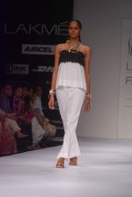 Model walk the ramp for Suhana Pittie Show at lakme fashion week 2012 Day 2 in Grand Hyatt, Mumbai on 3rd March 2012 (18).JPG