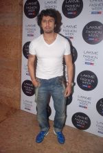 Sonu Nigam at Day 1 of lakme fashion week 2012 in Grand Hyatt, Mumbai on 2nd March 2012 (163).JPG