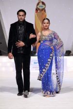 Model walk the ramp for Archana Kocchar and other designer showcase Summer Brides at SRETPC show on 3rd March 2012 (105).JPG