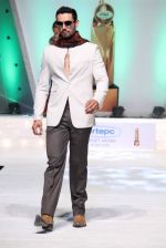 Model walk the ramp for Archana Kocchar and other designer showcase Summer Brides at SRETPC show on 3rd March 2012 (95).JPG