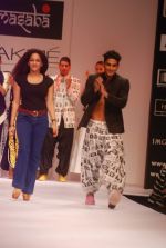 Prateik Babbar walk the ramp for Masaba Show at lakme fashion week 2012 Day 1 in Grand Hyatt, Mumbai on 2nd March 2012 (58).JPG
