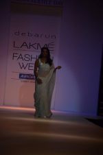 Shahana Goswami walk the ramp for Debarun Show at lakme fashion week 2012 Day 3 in Grand Hyatt, Mumbai on 4th March 2012 (2).JPG