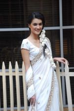 at Day 3 of lakme fashion week 2012 in Grand Hyatt, Mumbai on 4th March 2012 (61).JPG