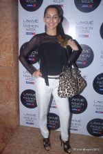 Anusha Dandekar at Day 5 of lakme fashion week 2012 in Grand Hyatt, Mumbai on 6th March 2012 (481).JPG