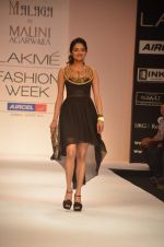 Madhoo Shah walk the ramp for Malini Agarwala Show at lakme fashion week 2012 Day 5 in Grand Hyatt, Mumbai on 6th March 2012 (89).JPG