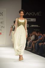 Model walk the ramp for Kartikeya and Isha Show at lakme fashion week 2012 Day 5 in Grand Hyatt, Mumbai on 6th March 2012 (66).JPG