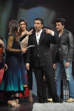 Deepika Padukone, Ritesh Deshmukh, Karan Johar, Raveena Tandon on the sets of NDTV show with Raveena in Yashraj on 7th March 2012 (119).JPG