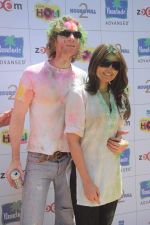 Shama Sikander, Alex O Neil at Zoom Holi celebrations in Mumbai on 8th March 2012 (53).JPG