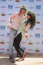 Shama Sikander, Alex O Neil at Zoom Holi celebrations in Mumbai on 8th March 2012 (54).JPG