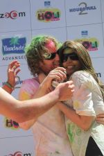 Shama Sikander, Alex O Neil at Zoom Holi celebrations in Mumbai on 8th March 2012 (56).JPG