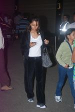 Gauri Khan snapped at the airport in Mumbai on 11th March 2012 (2).JPG
