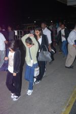 Gauri Khan snapped at the airport in Mumbai on 11th March 2012 (6).JPG