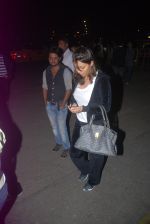 Gauri Khan snapped at the airport in Mumbai on 11th March 2012 (9).JPG