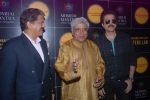 Anil Kapoor, Javed Akhtar at screen writers assocoation club event in Mumbai on 12th March 2012 (48).JPG