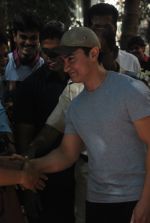Aamir Khan celebrates birthday with media on 13th March 2012 (9).jpg