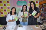 Pooja Bedi at the launch of Kiran Manrals book in Crossword, Juhu on 16th March 2012 (37).JPG