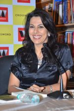 Pooja Bedi at the launch of Kiran Manrals book in Crossword, Juhu on 16th March 2012 (41).JPG