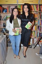 Pooja Bedi at the launch of Kiran Manrals book in Crossword, Juhu on 16th March 2012 (46).JPG