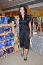 Pooja Bedi at the launch of Kiran Manrals book in Crossword, Juhu on 16th March 2012 (47).JPG