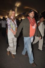 Vikram Chatwal arrives in India with gf in Mumbai Airport on 17th March 2012 (25).JPG