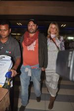 Vikram Chatwal arrives in India with gf in Mumbai Airport on 17th March 2012 (3).JPG