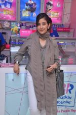 Manisha Koirala at Cuffe Parade Baskin Robbins ice cream outlet launch in WTC, Cuffe Parade on 19th March 2012 (10).JPG