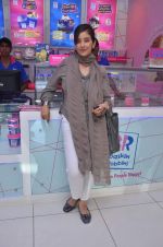 Manisha Koirala at Cuffe Parade Baskin Robbins ice cream outlet launch in WTC, Cuffe Parade on 19th March 2012 (11).JPG