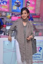 Manisha Koirala at Cuffe Parade Baskin Robbins ice cream outlet launch in WTC, Cuffe Parade on 19th March 2012 (9).JPG