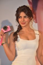 Priyanka Chopra launches Nikon 1 cameras in Mumbai on 21st March 2012 (47).JPG