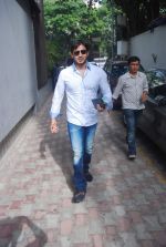 Vivek Oberoi snapped outside Tips office as he signs new film on 21st March 2012 (3).JPG